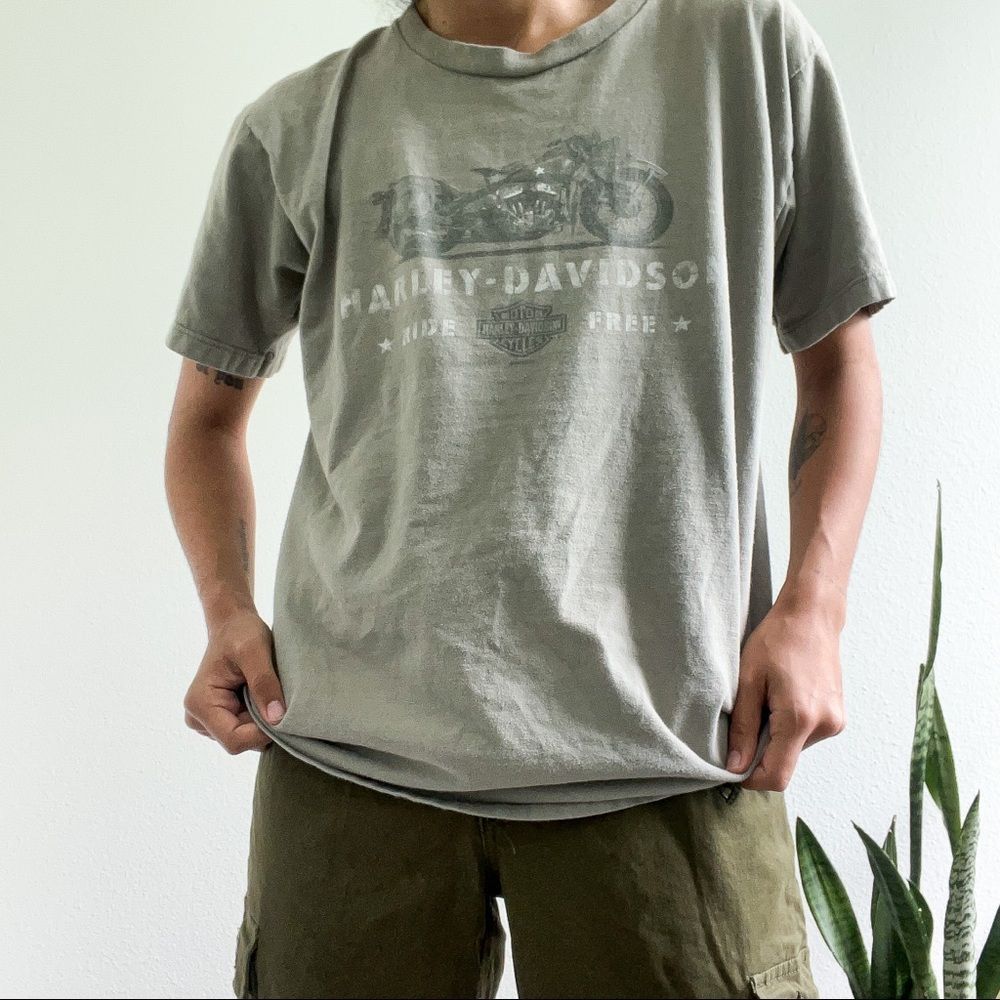 2003 grey harley davidson grand rapids, michigan y2k t-shirt.